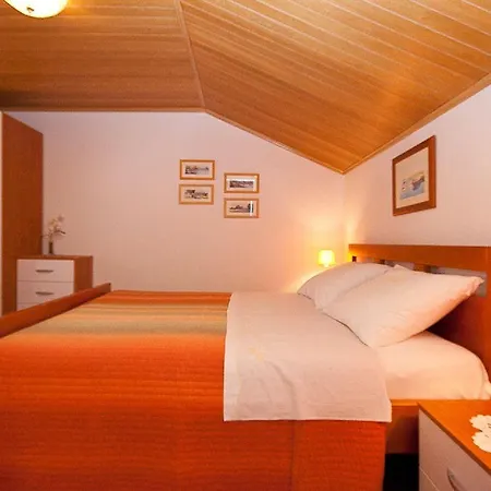 Ueber 2 Etagen Nur 400 Meter Zum *