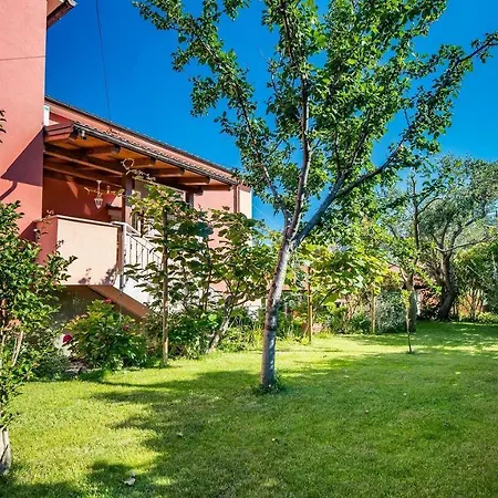 Ueber 2 Etagen Nur 400 Meter Zum Apartman *