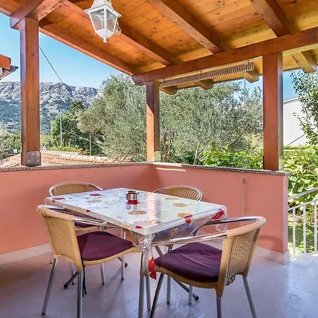 Ueber 2 Etagen Nur 400 Meter Zum Apartman