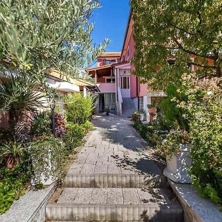 Ueber 2 Etagen Nur 400 Meter Zum Baška
