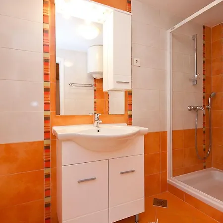 Ueber 2 Etagen Nur 400 Meter Zum Apartmán Baška